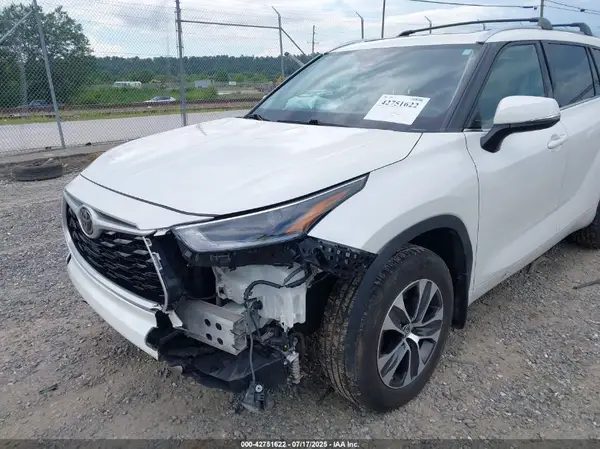 5TDHZRBH9MS551417 2021 TOYOTA HIGHLANDER - Image 2