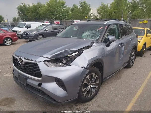 5TDHZRBH9NS203599 2022 TOYOTA HIGHLANDER - Image 2