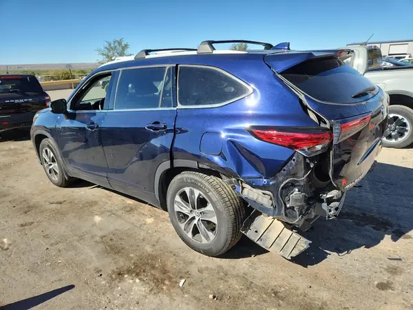 5TDHZRBH9NS203697 2022 TOYOTA HIGHLANDER - Image 2