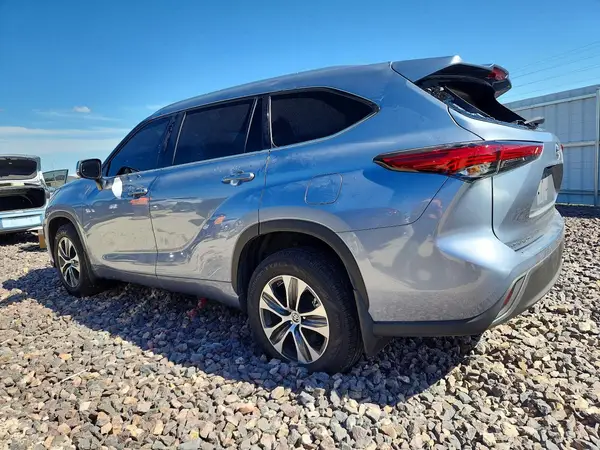 5TDHZRBH9NS208933 2022 TOYOTA HIGHLANDER - Image 2