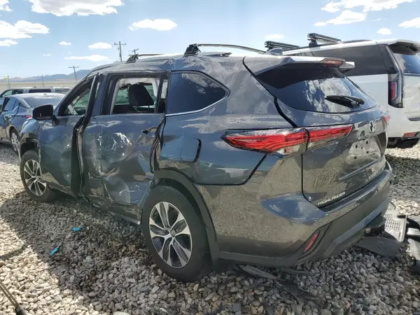5TDHZRBH9NS229958 2022 TOYOTA HIGHLANDER - Image 2