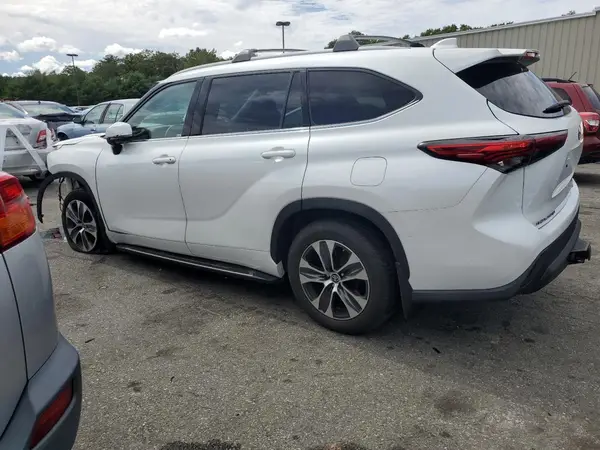 5TDHZRBH9NS235839 2022 TOYOTA HIGHLANDER - Image 2
