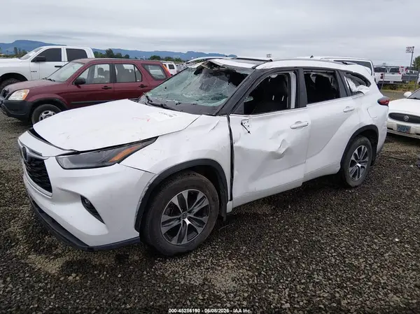 5TDHZRBH9NS564234 2022 TOYOTA HIGHLANDER - Image 2
