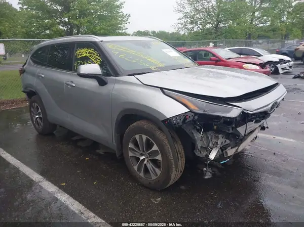5TDHZRBH9NS567134 2022 TOYOTA HIGHLANDER - Image 1