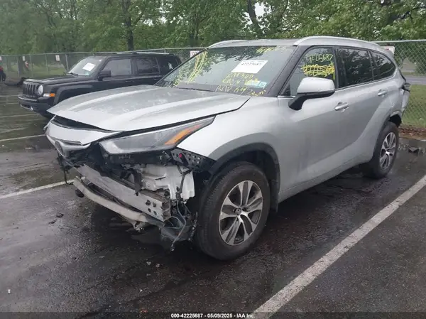 5TDHZRBH9NS567134 2022 TOYOTA HIGHLANDER - Image 2
