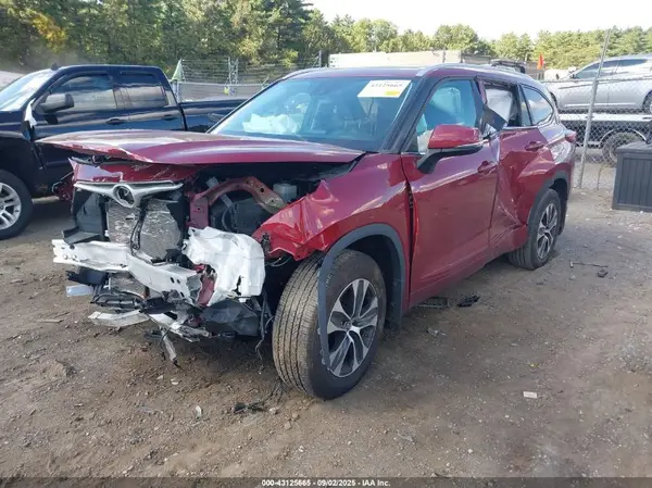 5TDHZRBH9NS585794 2022 TOYOTA HIGHLANDER - Image 2