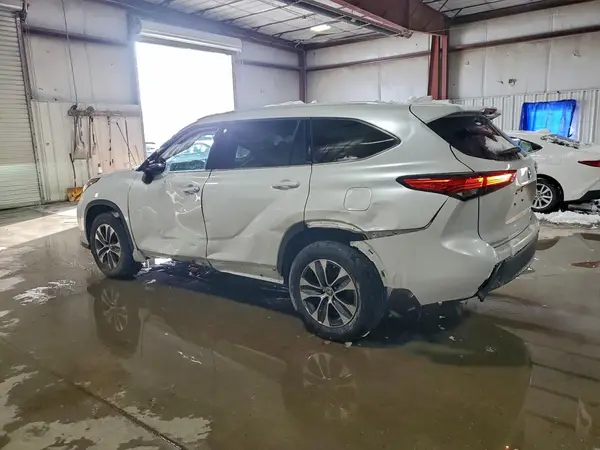 5TDHZRBH9NS586847 2022 TOYOTA HIGHLANDER - Image 2