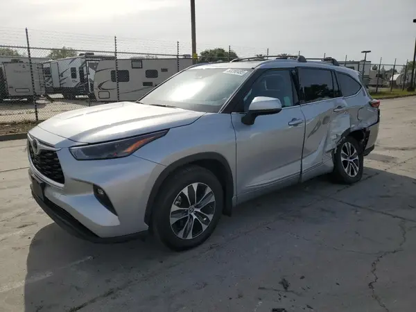 5TDHZRBH9NS587335 2022 TOYOTA HIGHLANDER - Image 1