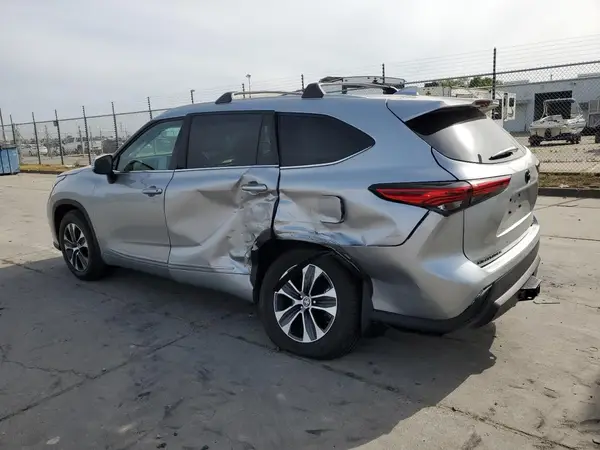 5TDHZRBH9NS587335 2022 TOYOTA HIGHLANDER - Image 2