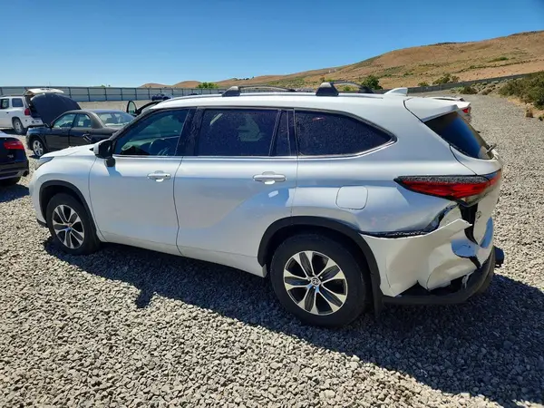 5TDHZRBH9NS596925 2022 TOYOTA HIGHLANDER - Image 2