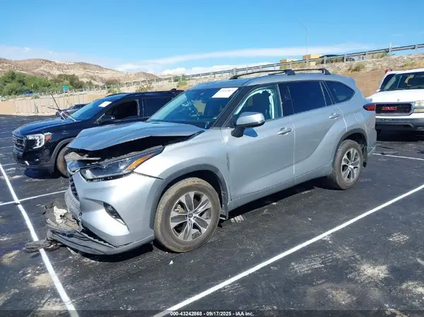 5TDHZRBHXMS099834 2021 TOYOTA HIGHLANDER - Image 2