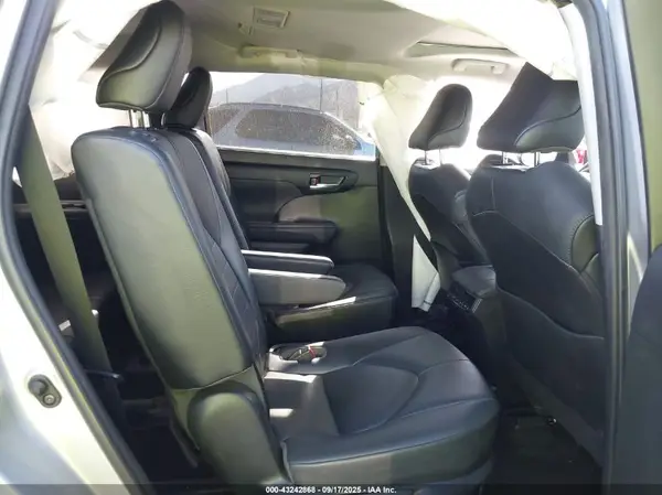 5TDHZRBHXMS099834 2021 TOYOTA HIGHLANDER - Image 8