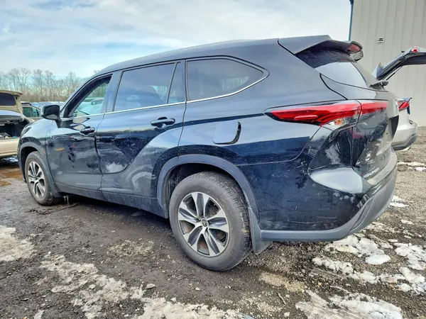 5TDHZRBHXMS100223 2021 TOYOTA HIGHLANDER - Image 2