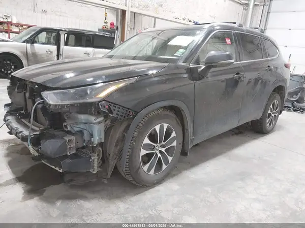5TDHZRBHXMS102473 2021 TOYOTA HIGHLANDER - Image 2