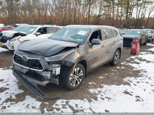 5TDHZRBHXMS119161 2021 TOYOTA HIGHLANDER - Image 2