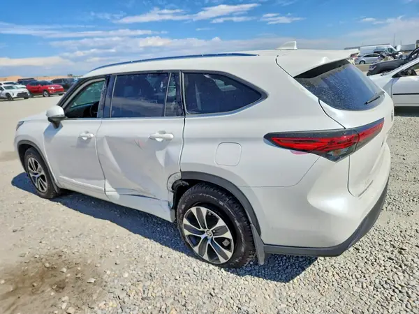 5TDHZRBHXMS538014 2021 TOYOTA HIGHLANDER - Image 2