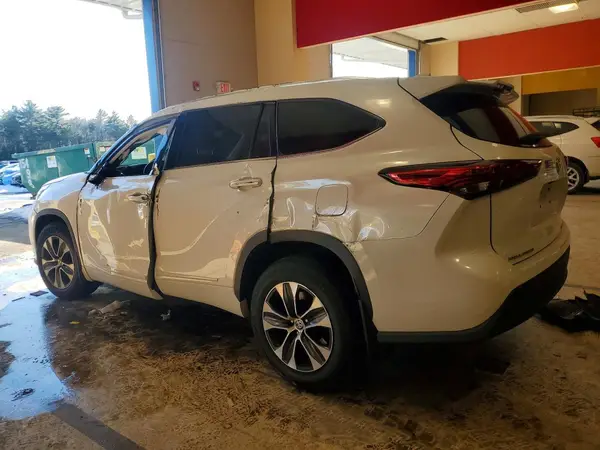 5TDHZRBHXMS545898 2021 TOYOTA HIGHLANDER - Image 2
