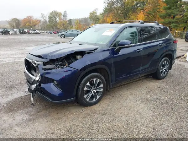 5TDHZRBHXNS163873 2022 TOYOTA HIGHLANDER - Image 2