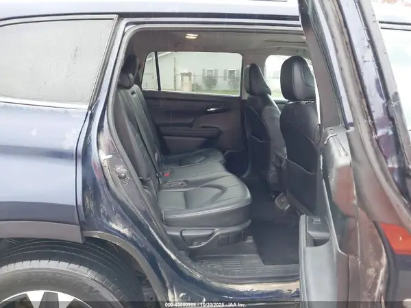 5TDHZRBHXNS163873 2022 TOYOTA HIGHLANDER - Image 8