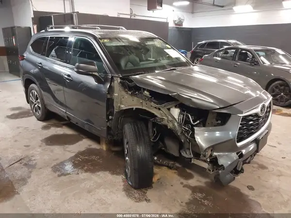 5TDHZRBHXNS175120 2022 TOYOTA HIGHLANDER - Image 1