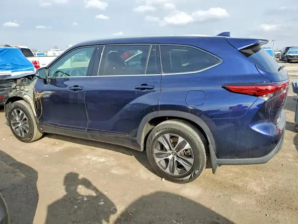 5TDHZRBHXNS192628 2022 TOYOTA HIGHLANDER - Image 2