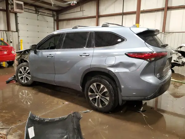 5TDHZRBHXNS201361 2022 TOYOTA HIGHLANDER - Image 2