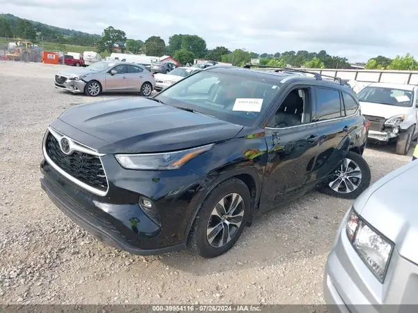 5TDHZRBHXNS218922 2022 TOYOTA HIGHLANDER - Image 2