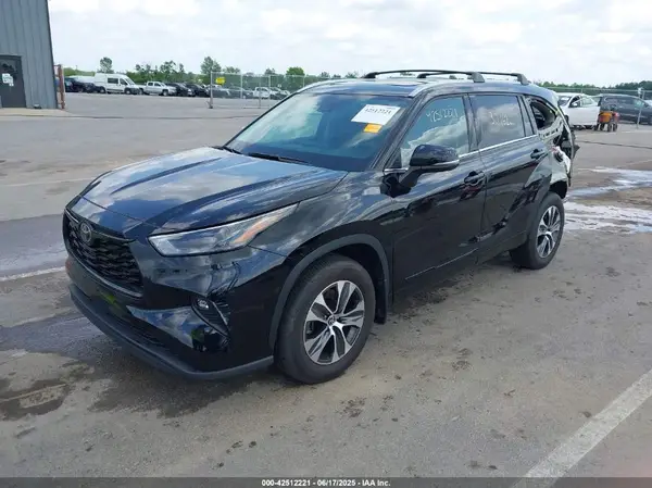 5TDHZRBHXNS233906 2022 TOYOTA HIGHLANDER - Image 2