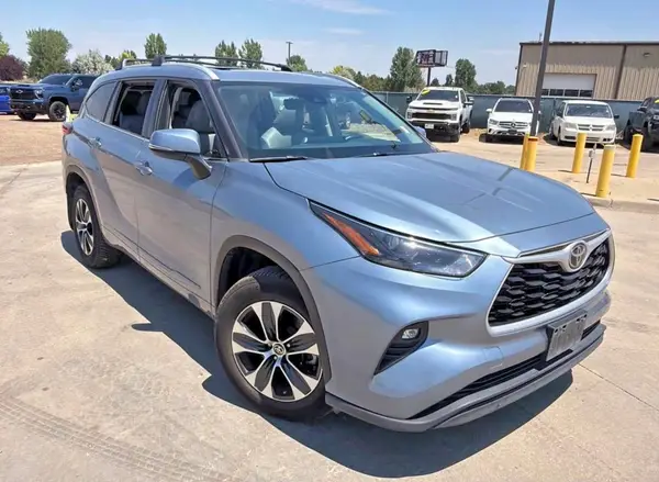 5TDHZRBHXNS241293 2022 TOYOTA HIGHLANDER - Image 1
