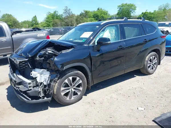 5TDHZRBHXNS579261 2022 TOYOTA HIGHLANDER - Image 2