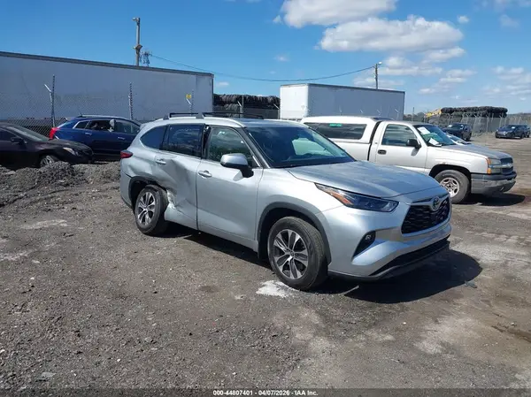 5TDHZRBHXNS586016 2022 TOYOTA HIGHLANDER - Image 1