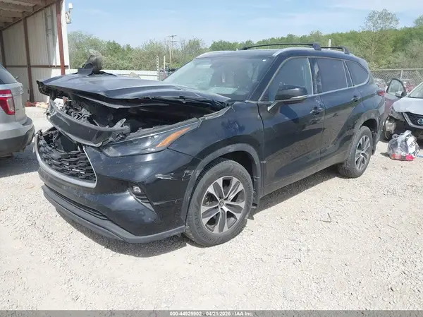 5TDHZRBHXNS587599 2022 TOYOTA HIGHLANDER - Image 2