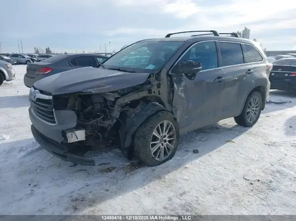 5TDJCRFH8GS016760 2016 TOYOTA HIGHLANDER - Image 2
