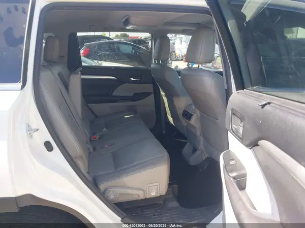 5TDJGRFH0HS021134 2017 TOYOTA HIGHLANDER - Image 8