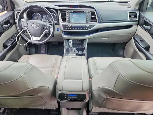 5TDJGRFH0HS022896 2017 TOYOTA HIGHLANDER - Image 8