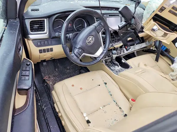 5TDJGRFH0HS028326 2017 TOYOTA HIGHLANDER - Image 8