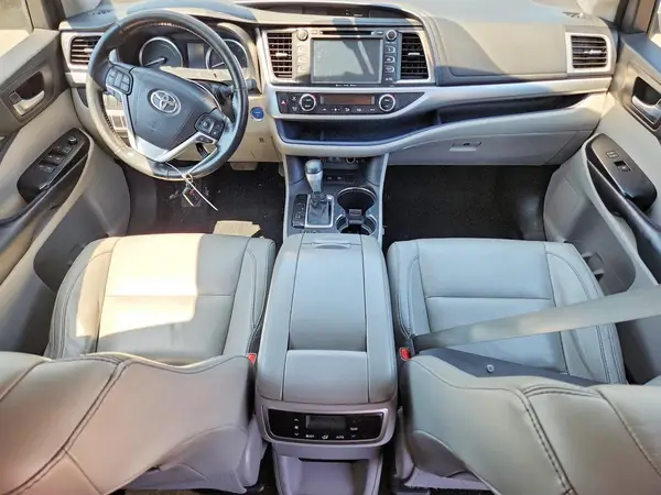 5TDJGRFH0HS032148 2017 TOYOTA HIGHLANDER - Image 8