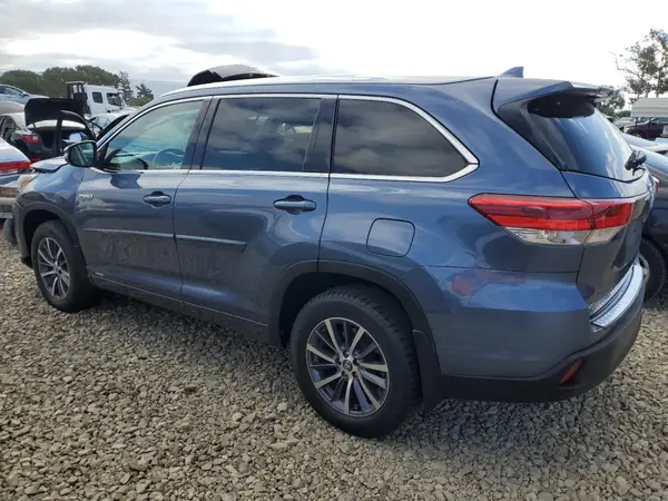 5TDJGRFH0HS032263 2017 TOYOTA HIGHLANDER - Image 2