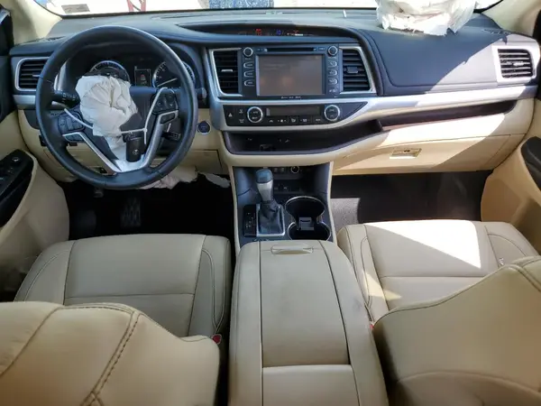 5TDJGRFH0HS033641 2017 TOYOTA HIGHLANDER - Image 8