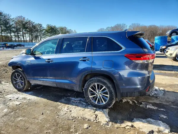 5TDJGRFH0JS047920 2018 TOYOTA HIGHLANDER - Image 2