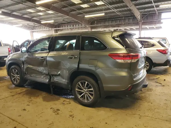 5TDJGRFH0KS059387 2019 TOYOTA HIGHLANDER - Image 2