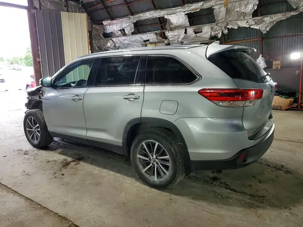 5TDJGRFH0KS059552 2019 TOYOTA HIGHLANDER - Image 2
