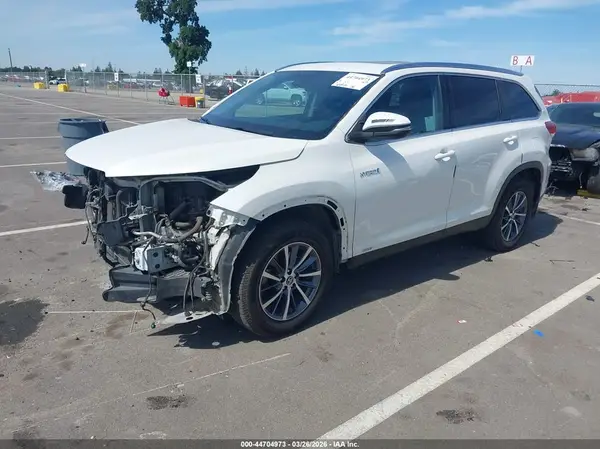 5TDJGRFH0KS064556 2019 TOYOTA HIGHLANDER - Image 2