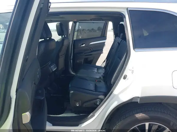 5TDJGRFH0KS064556 2019 TOYOTA HIGHLANDER - Image 8