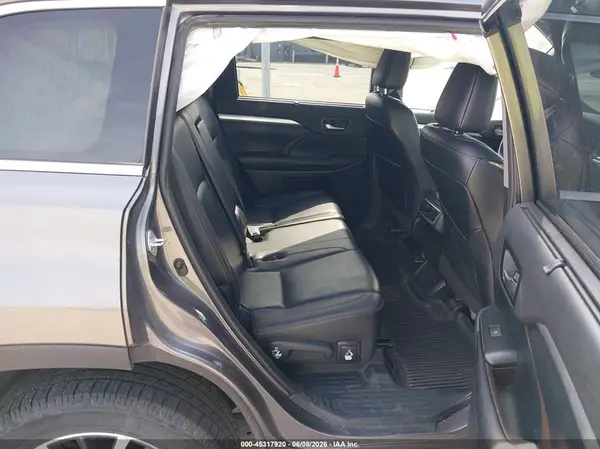 5TDJGRFH0KS071250 2019 TOYOTA HIGHLANDER - Image 8