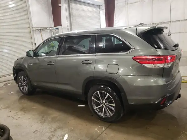 5TDJGRFH0KS076125 2019 TOYOTA HIGHLANDER - Image 2