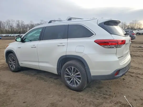 5TDJGRFH1HS026441 2017 TOYOTA HIGHLANDER - Image 2