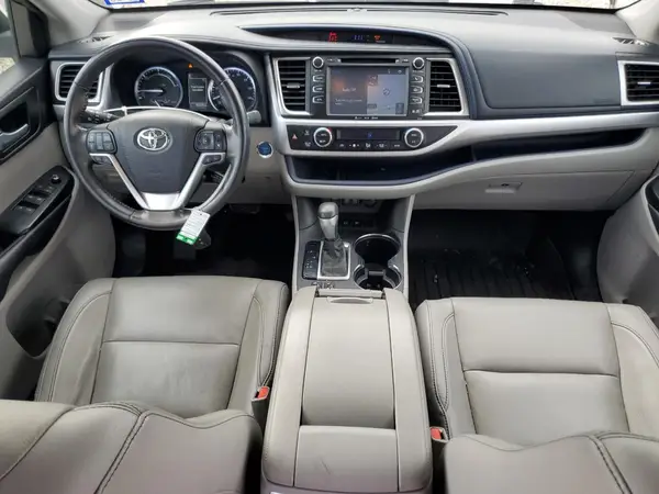5TDJGRFH1HS029940 2017 TOYOTA HIGHLANDER - Image 8