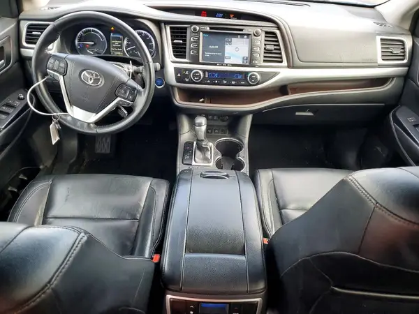 5TDJGRFH1HS030764 2017 TOYOTA HIGHLANDER - Image 8