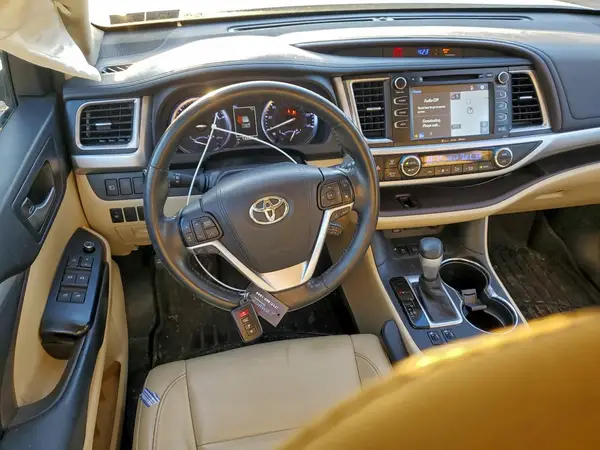 5TDJGRFH1HS032532 2017 TOYOTA HIGHLANDER - Image 8